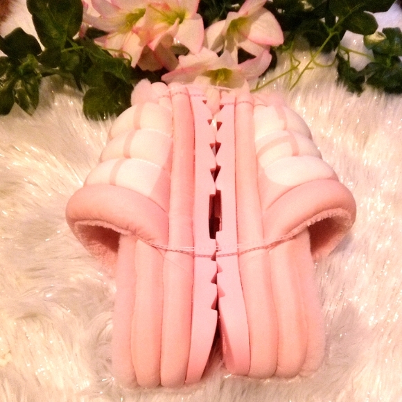 ⏰🔥24 hr. Sale! NWOT UGG Logo Maxi Slide Slipper Platform Sandals - Picture 2 of 9